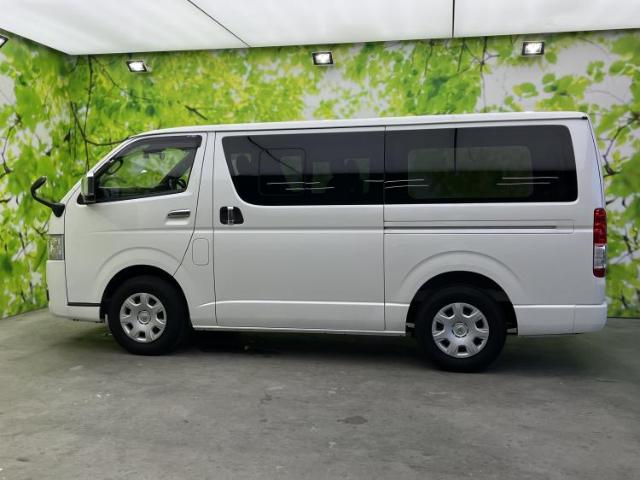 Toyota Hiace Van 5