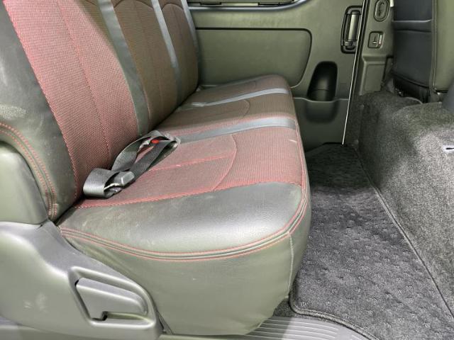 Toyota Hiace Van 7