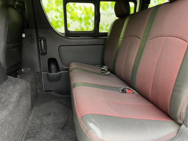 Toyota Hiace Van 9