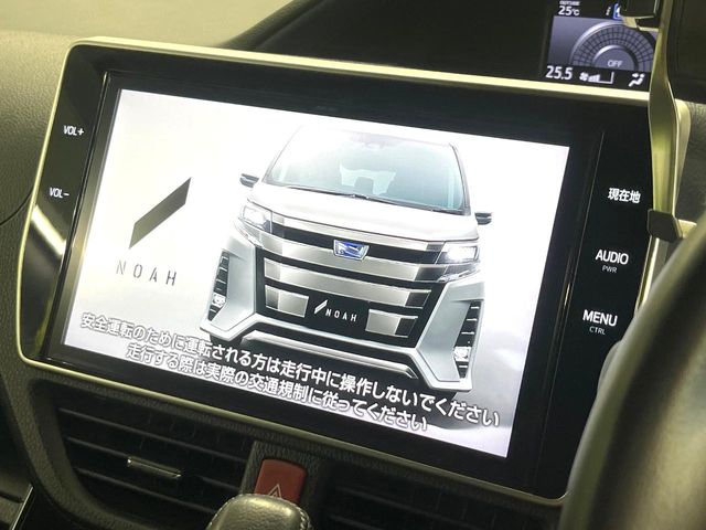 Toyota Noah 3