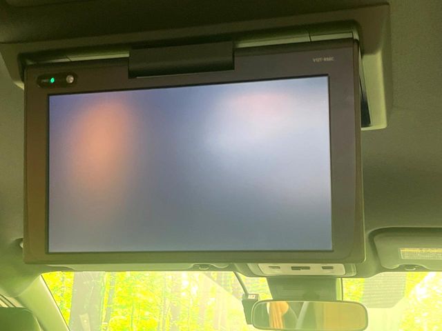 Toyota Noah 5