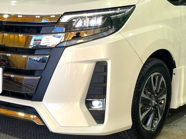 Toyota Noah 7