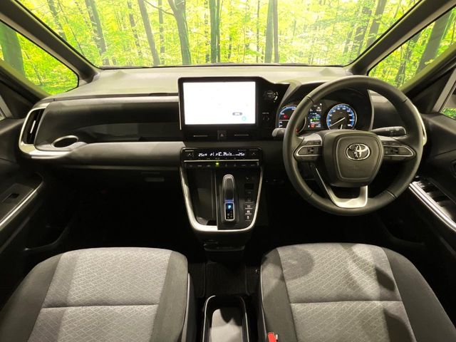Toyota Voxy 2