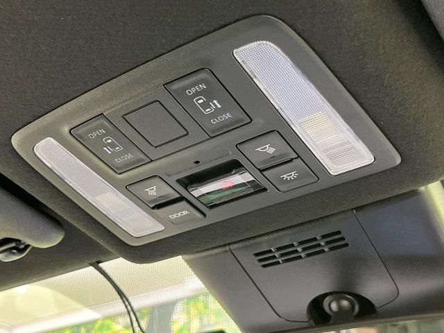 Toyota Voxy 6