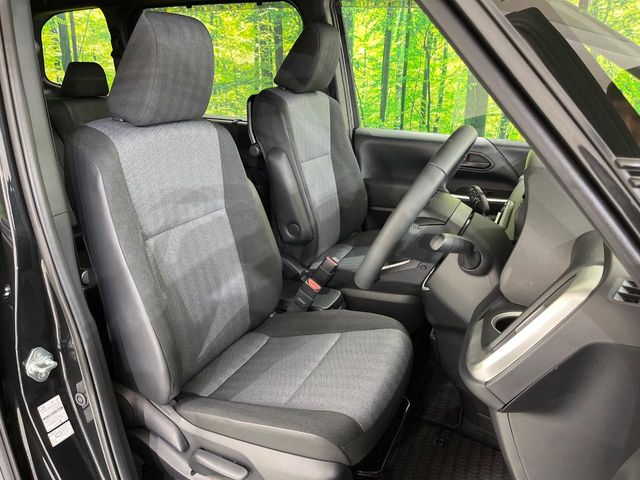 Toyota Voxy 7