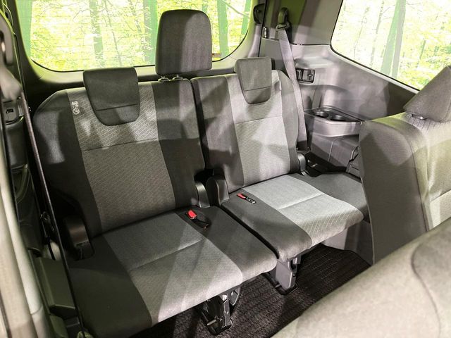 Toyota Voxy 9
