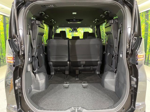Toyota Voxy 10