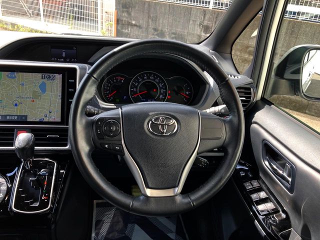 Toyota Noah 11
