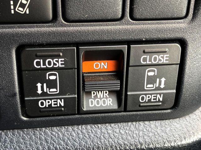 Toyota Noah 6