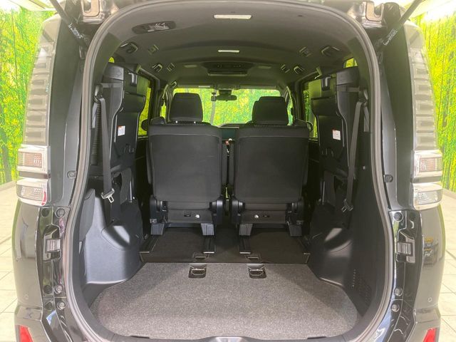 Toyota Voxy 11