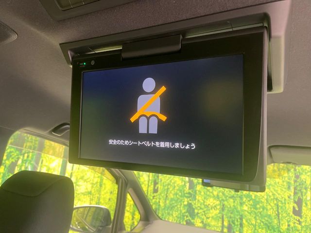 Toyota Voxy 4