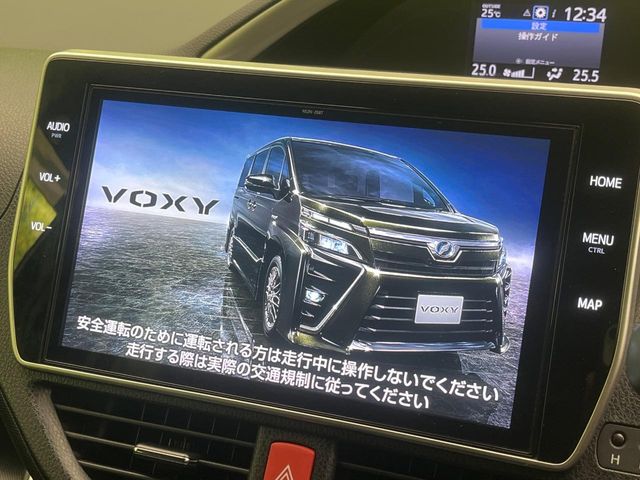 Toyota Voxy 5