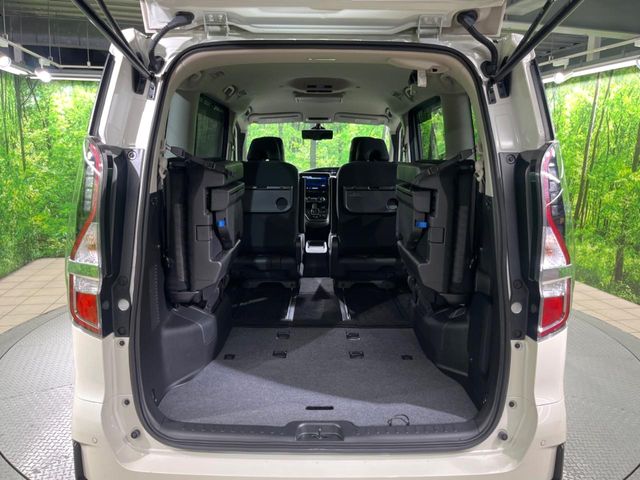 Nissan Serena 11