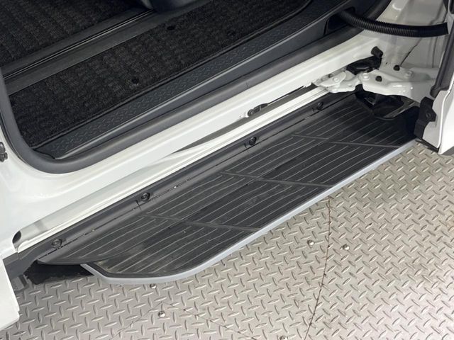 Toyota Noah 5