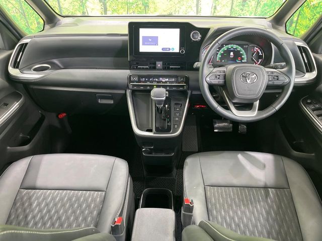 Toyota Noah 2