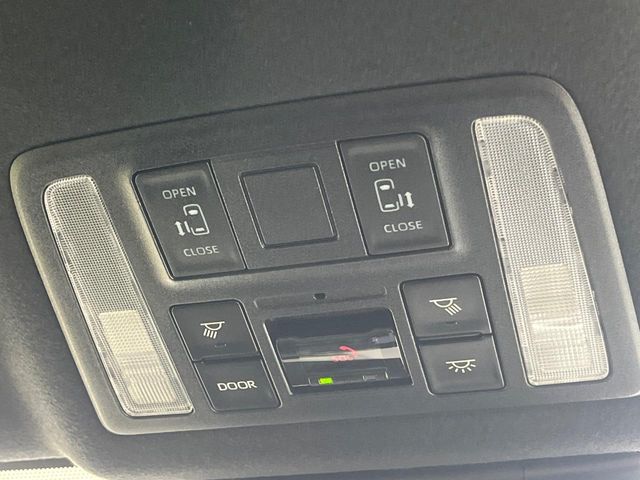 Toyota Noah 7