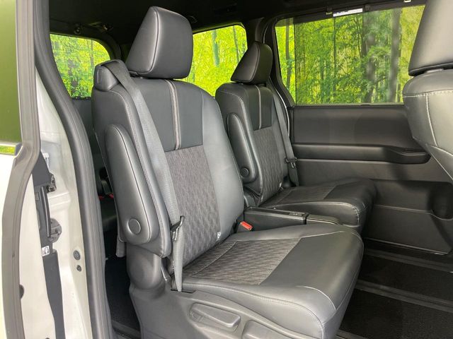 Toyota Noah 9