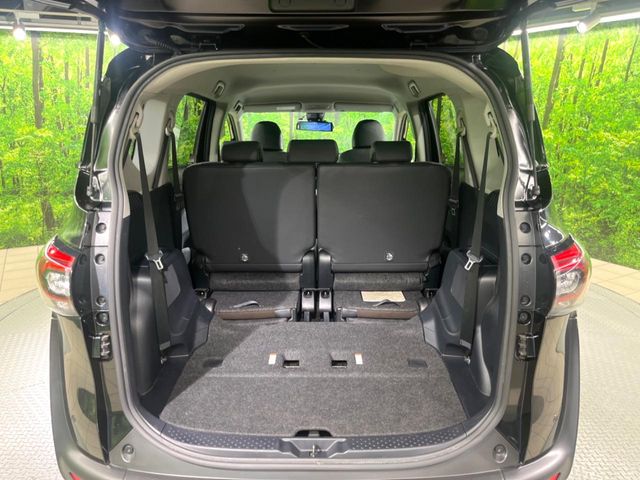 Toyota Sienta 11