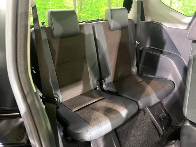 Toyota Sienta 10