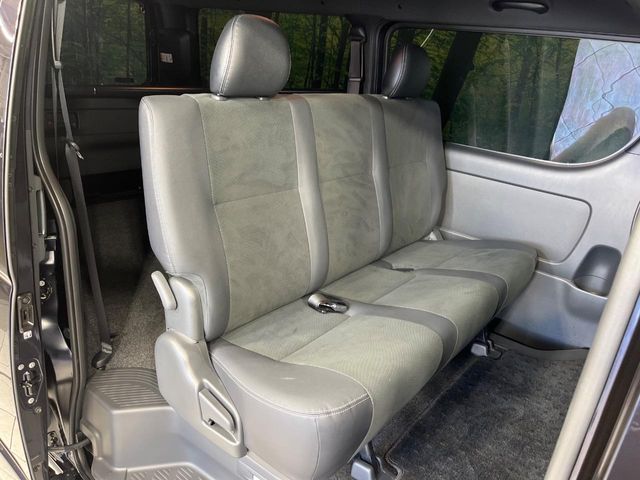 Toyota Hiace Van 9