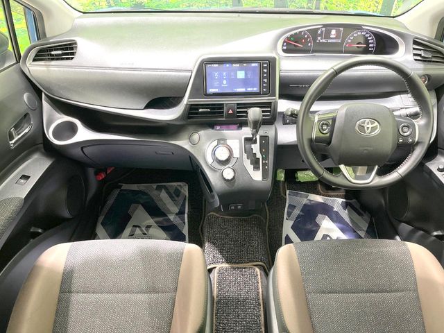 Toyota Sienta 2