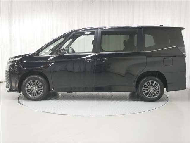Toyota Voxy 2
