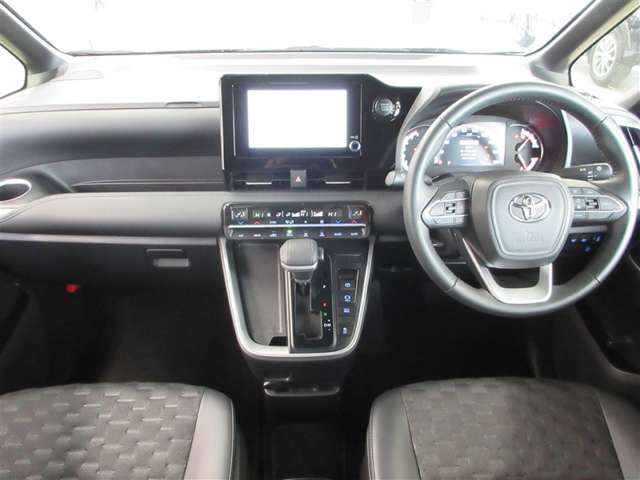 Toyota Voxy 8
