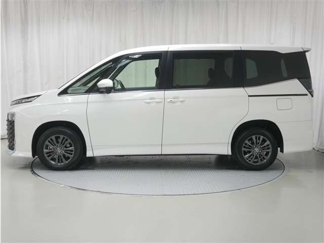Toyota Voxy 2