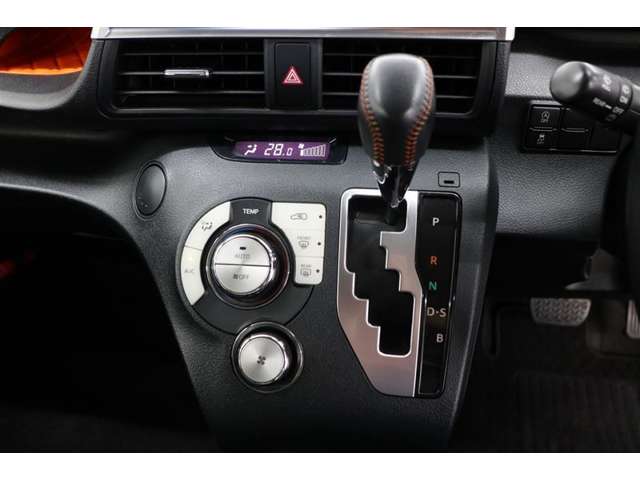 Toyota Sienta 11