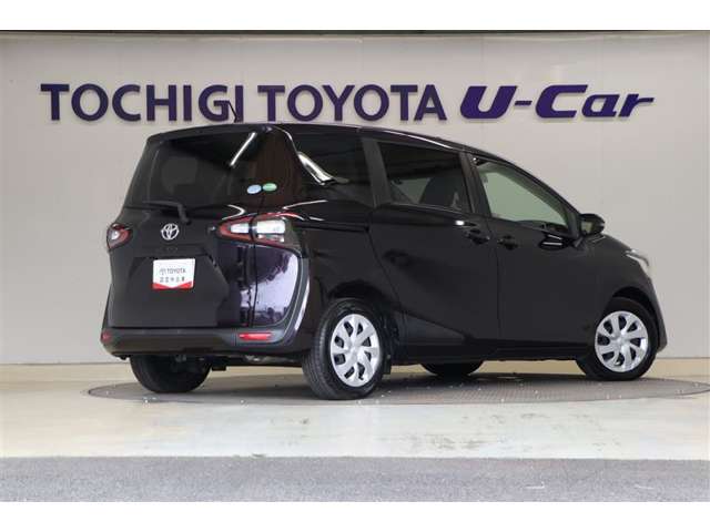 Toyota Sienta 3