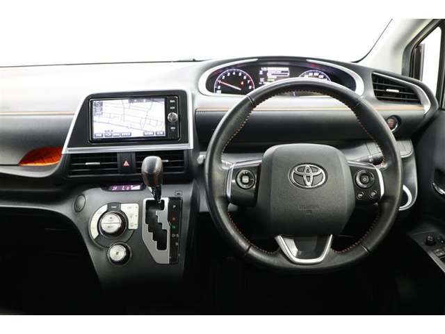 Toyota Sienta 5