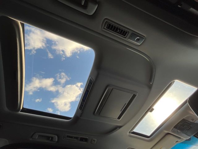 Toyota Alphard 4