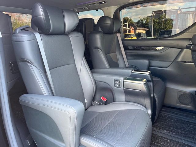Toyota Alphard 8