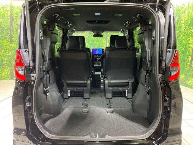Toyota Noah 11