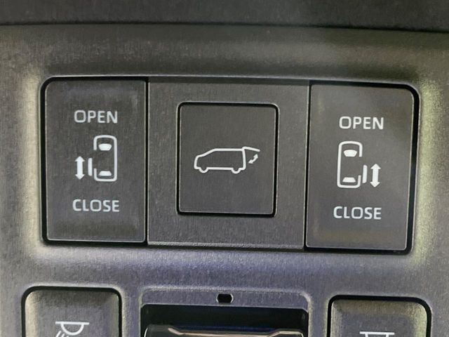 Toyota Noah 4