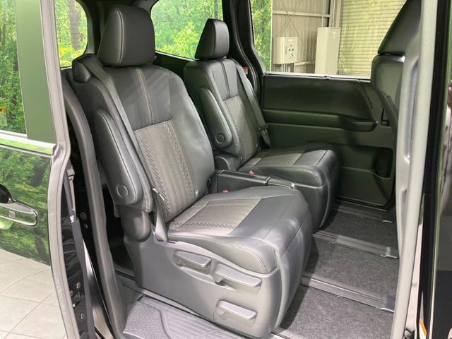 Toyota Noah 9