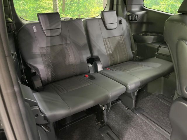 Toyota Noah 10