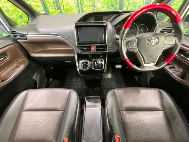 Toyota Esquire 2