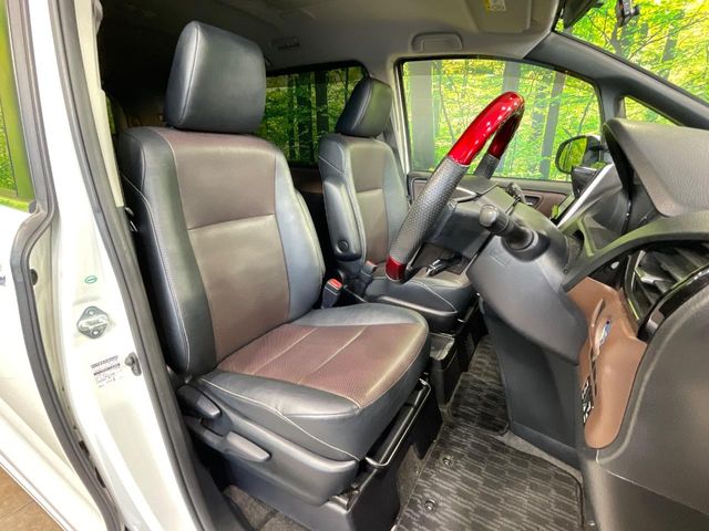 Toyota Esquire 9