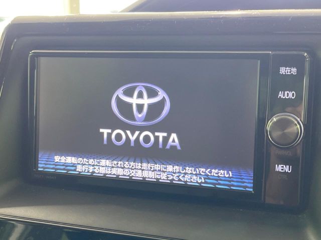 Toyota Voxy 3