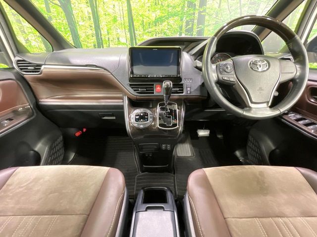 Toyota Esquire 2