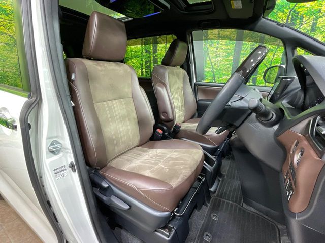 Toyota Esquire 8