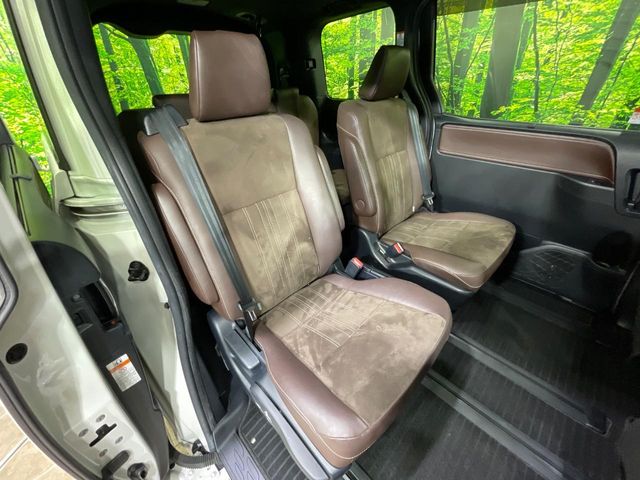Toyota Esquire 9