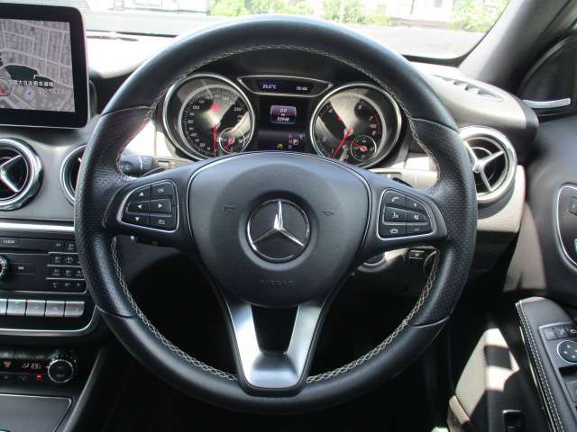 Mercedes-Benz GLA-Class 11