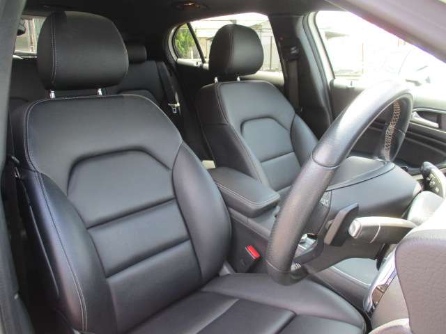 Mercedes-Benz GLA-Class 12