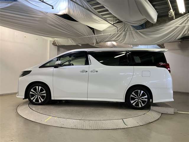 Toyota Alphard 4