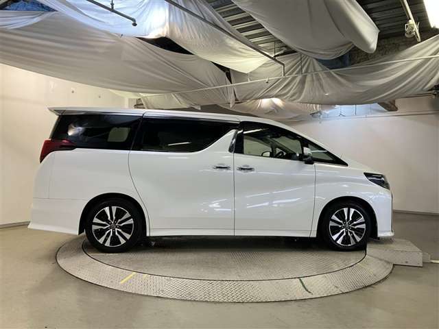 Toyota Alphard 5