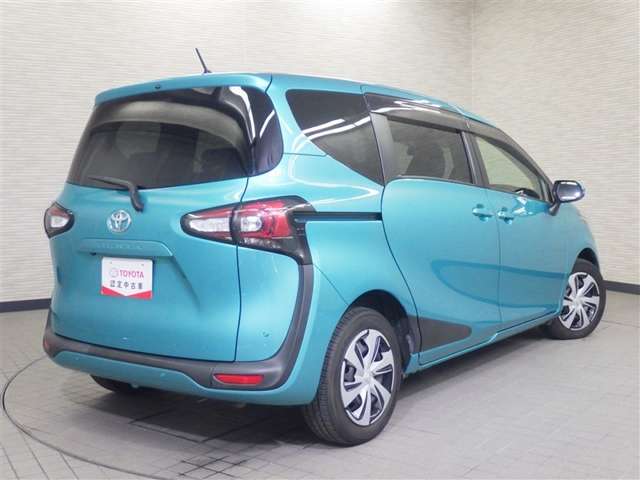 Toyota Sienta 6
