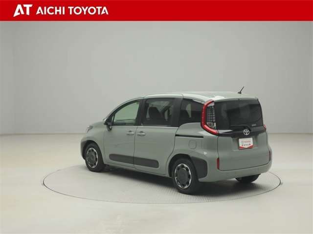 Toyota Sienta 4