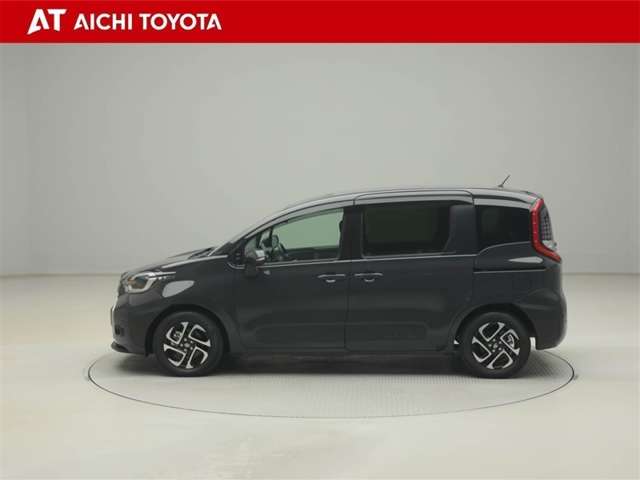 Toyota Sienta 3